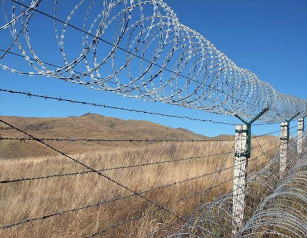 What are the supporting products for the installation of fence blade barbed wire